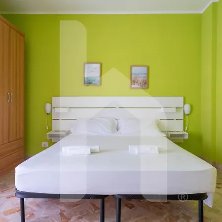 Homiday - Via Xxv Aprile ピネート